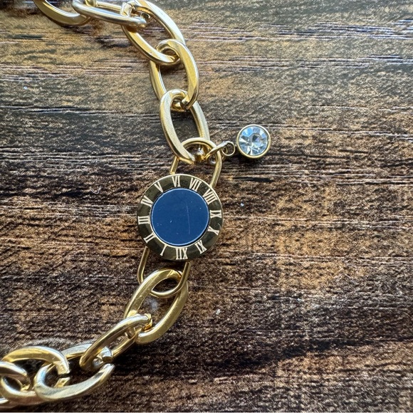 Elegant 18 Kt Gold Plated Chain Bracelet with Disc Accent - Picture 2 of 8